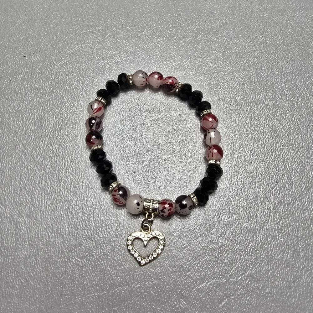 beautiful stretchy bracelet with heart charm